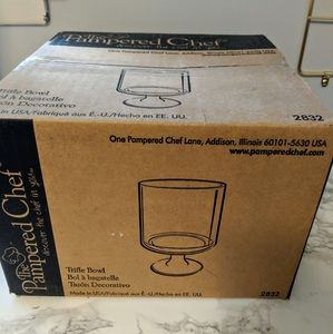 NIB Pampered chef glass trifle bowl 2832 (retired)